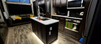 Luxury RV with full kitchen sleeps family of 6 inside fenced property