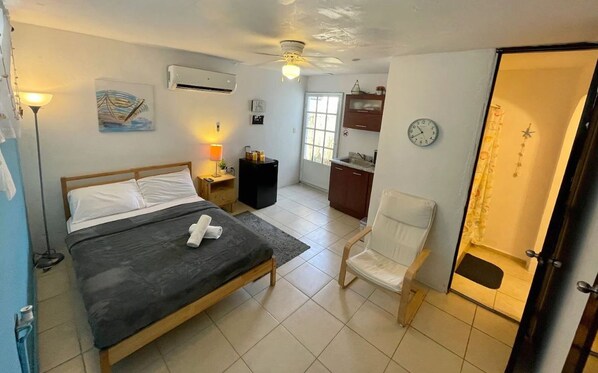 1 habitación, tabla de planchar con plancha y wifi gratis