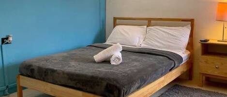 1 slaapkamer, een strijkplank/strijkijzer, gratis wifi