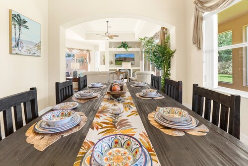 Private Cabana home. Heated pool. 3400 sq ft of luxury! Kids and pets welcome. 