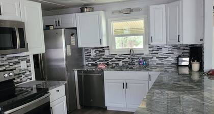 Lovely home located close to breweries, parks and greenbelt