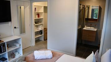 1 slaapkamer, een strijkplank/strijkijzer, wifi, beddengoed