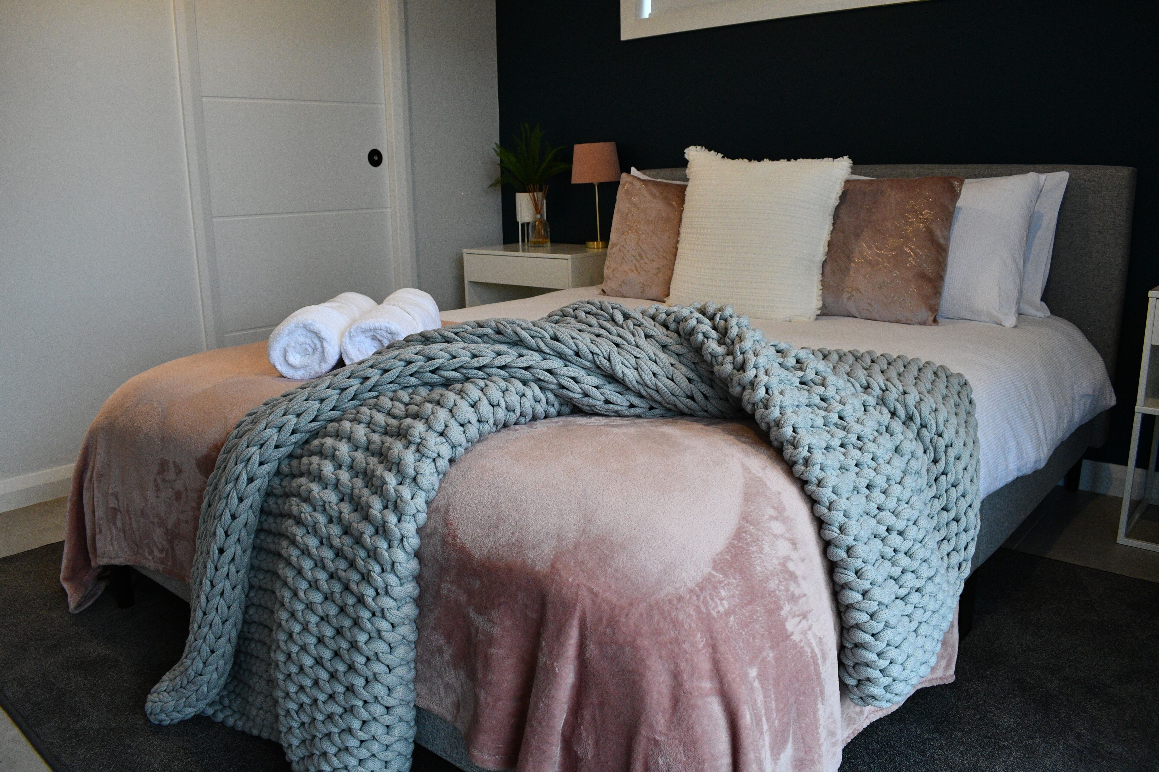 1 chambre, fer et planche à repasser, Wi-Fi, draps fournis