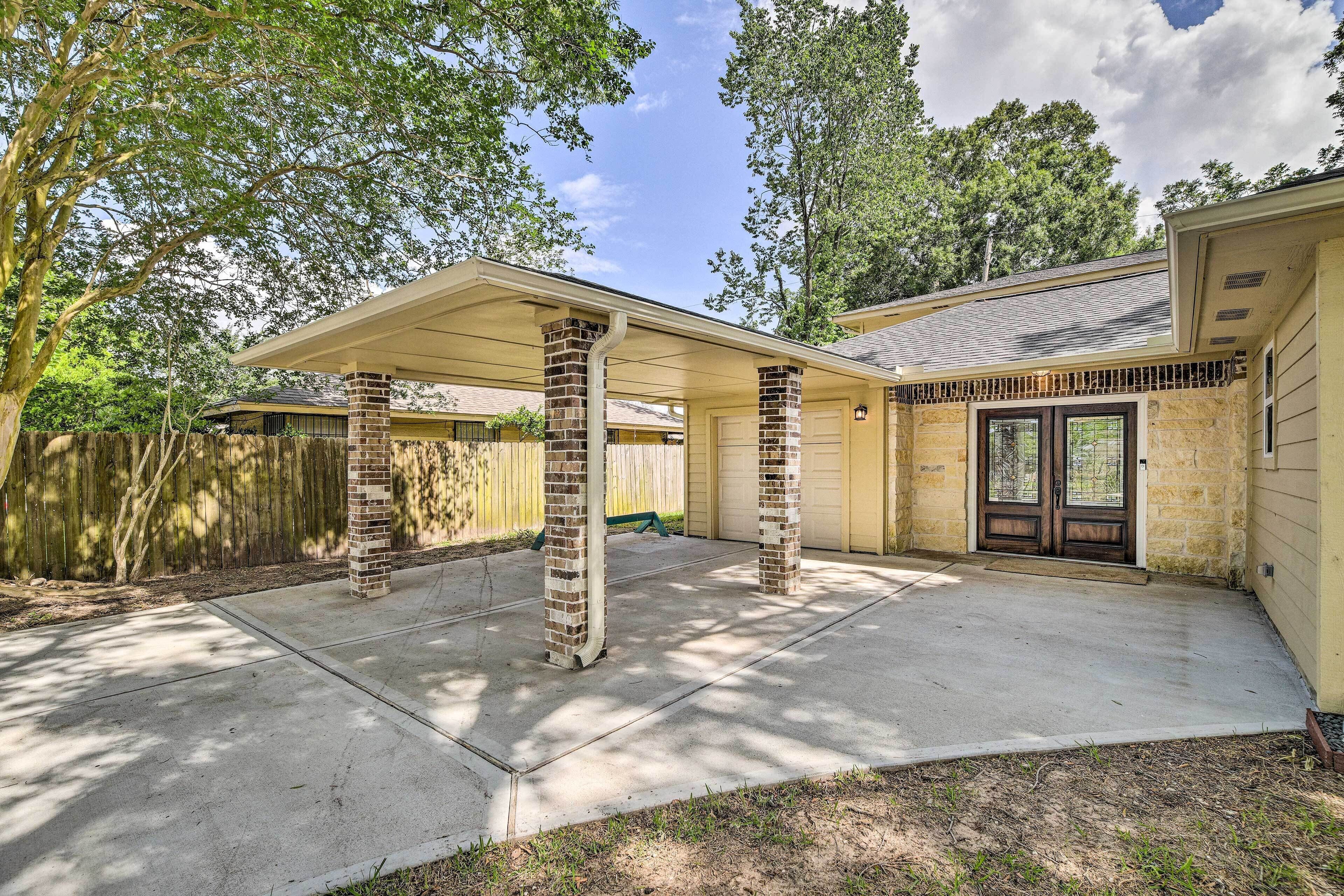 Spacious Houston Family Home with Game Room!