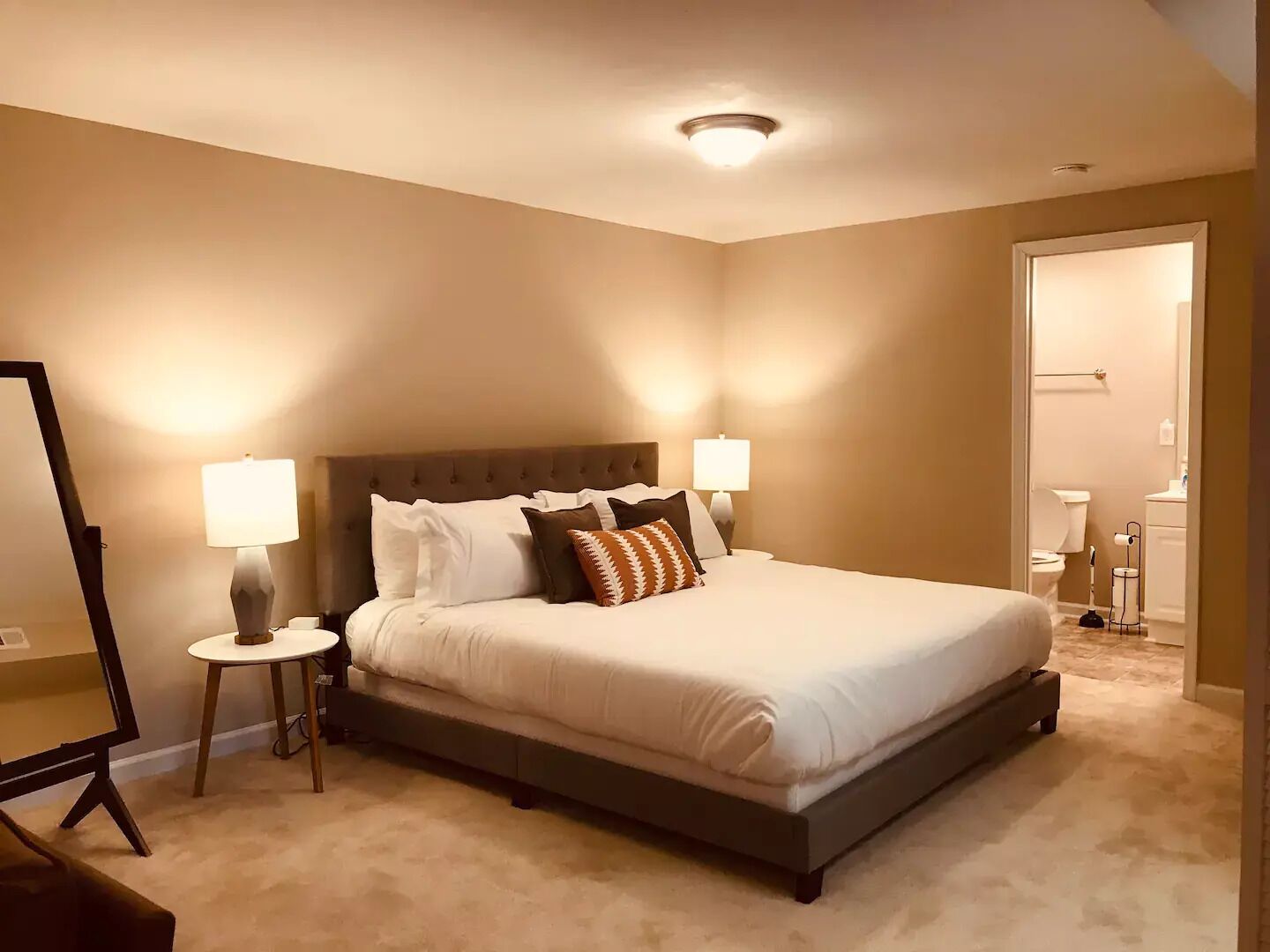 1 chambre, fer et planche à repasser, Wi-Fi gratuit, draps fournis