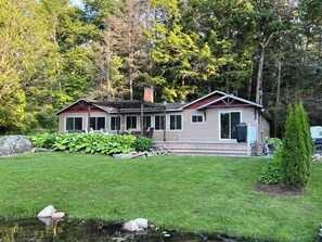 Exterior - Bright and spacious lakeside cottage with firepit, hot tub and AC on Stoney Lake (Lakefield)