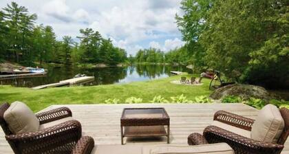 Bright and spacious lakeside cottage with firepit, hot tub and AC on Stoney Lake