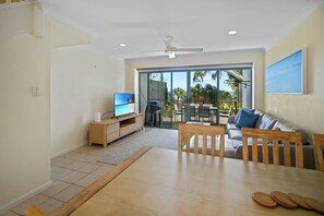 TV - Sunset Waters 14 - Hamilton Island (Whitsundays)