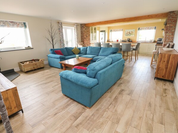 Cottage | Living room - Landfall (Pembroke)