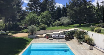 TrÚs belle propriété entre Aix en Provence, Cassis et Marseille