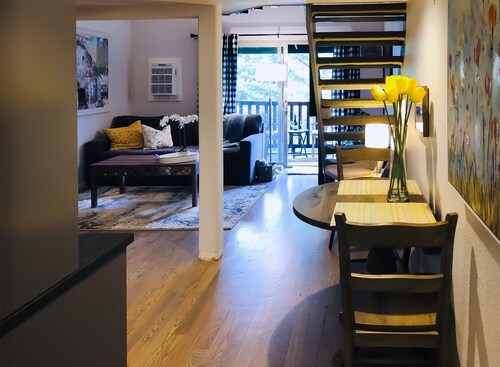 1BR/1BR Loft in ❤️ of Park City w/ Private Deck! ❄