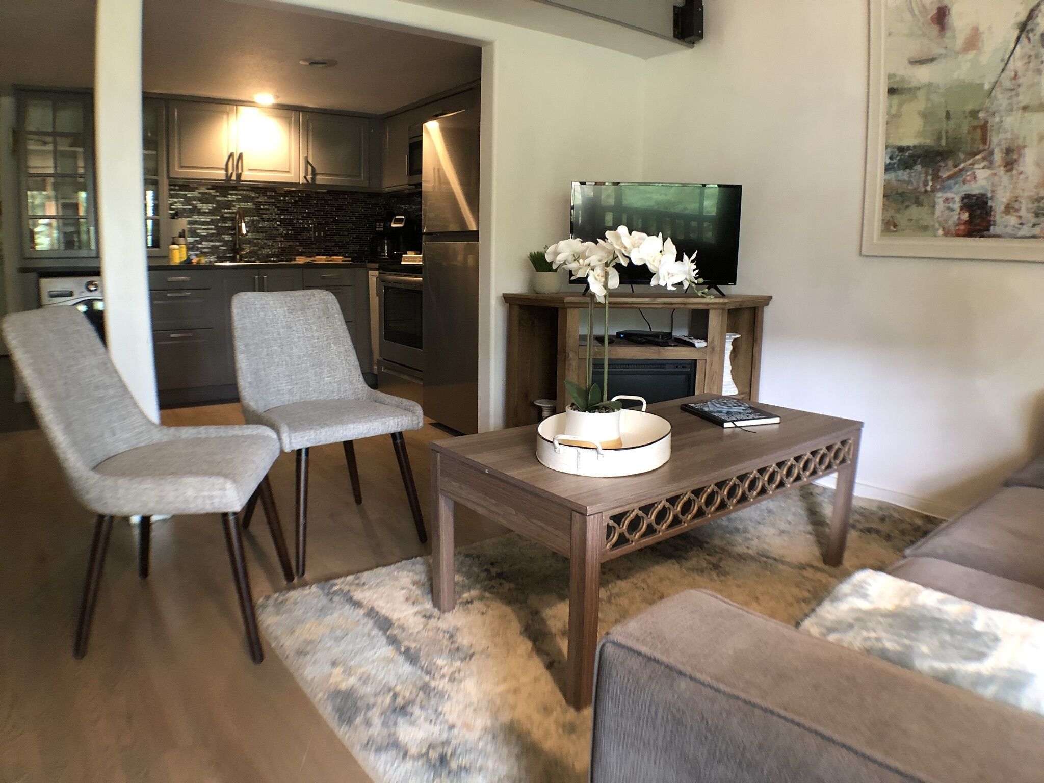 Smart TV, fireplace