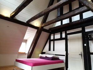 11 slaapkamers, een strijkplank/strijkijzer, internet, beddengoed