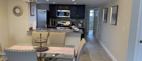 Family Apartment | In-room dining