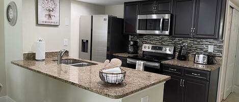 Family Apartment | Private kitchen | Full-sized fridge, microwave, oven, dishwasher