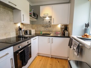 Dishwasher, cookware/dishes/utensils - Ash (Newtonmore)