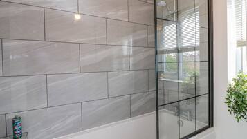 Cottage | Bathroom | Shower