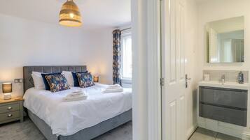 Cottage | 4 bedrooms, individually decorated, individually furnished, free WiFi