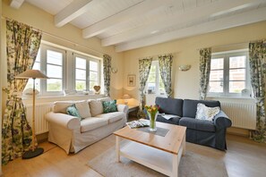 Unclassified image, 3 of 58, button