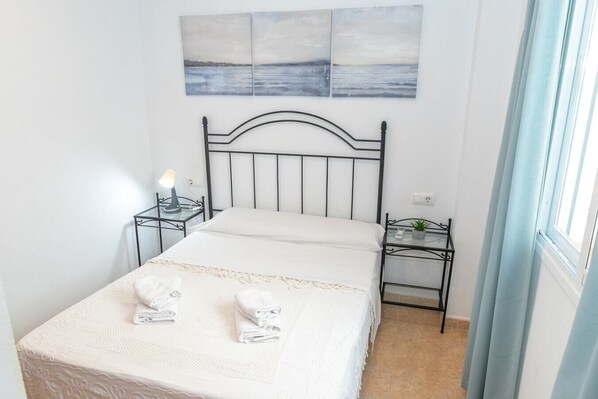 1 habitación, tabla de planchar con plancha, wifi y ropa de cama 