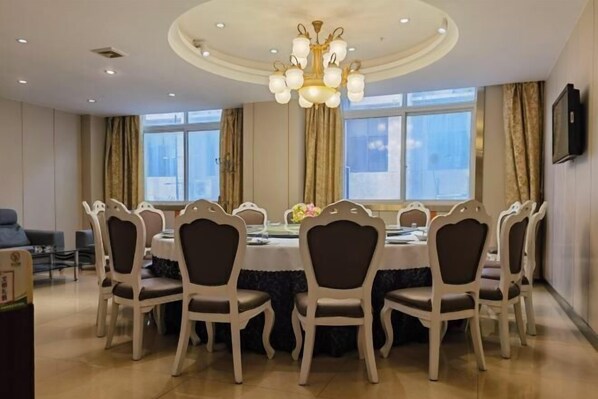 Restaurant - Quanjun Hotel (Dawu)