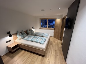 2 bedrooms, travel crib, free WiFi - Nice apartment for 4 guests with WIFI, TV and panoramic view (Stumm)