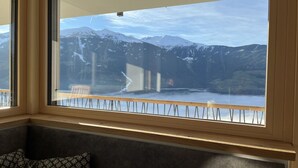 A room with a large window overlooking a mountainous landscape. - Lovely apartment for 4 guests with WIFI, TV and panoramic view (Stumm)