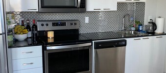 Modern condo with a view, 20mins from downtown