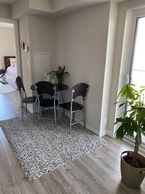 1 bedroom, WiFi - Modern condo with a view, 20mins from downtown (Toronto)