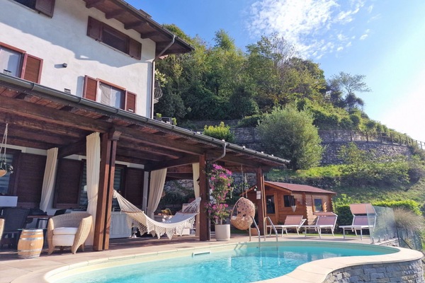 L'Eau, Nuage, Ciel, Bâtiment, Piscine, Plante, Fenêtre, Loisir, Ombre, Arbre