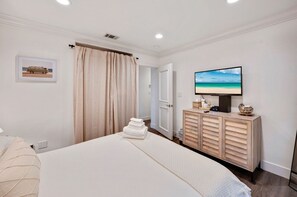 3 bedrooms, desk, iron/ironing board, travel cot
