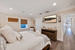 3 bedrooms, desk, travel cot, free WiFi