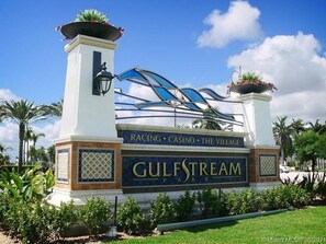 Exterior - No Cleaning Fee Won't Last!! A studio bedroom private entrance.  (Hallandale Beach)