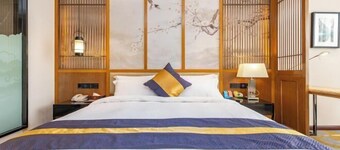 Qianshan Heyue Hotel