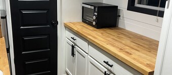 Highland Hideaway at the RMR Farmstead with Hot Tub