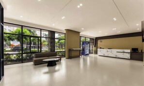 Lobby - Lanli Lily Hotel (Xindacheng Times Square North Lake Park Store) (Yangjiang)