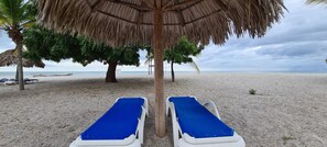 Beach nearby, sun-loungers, beach towels