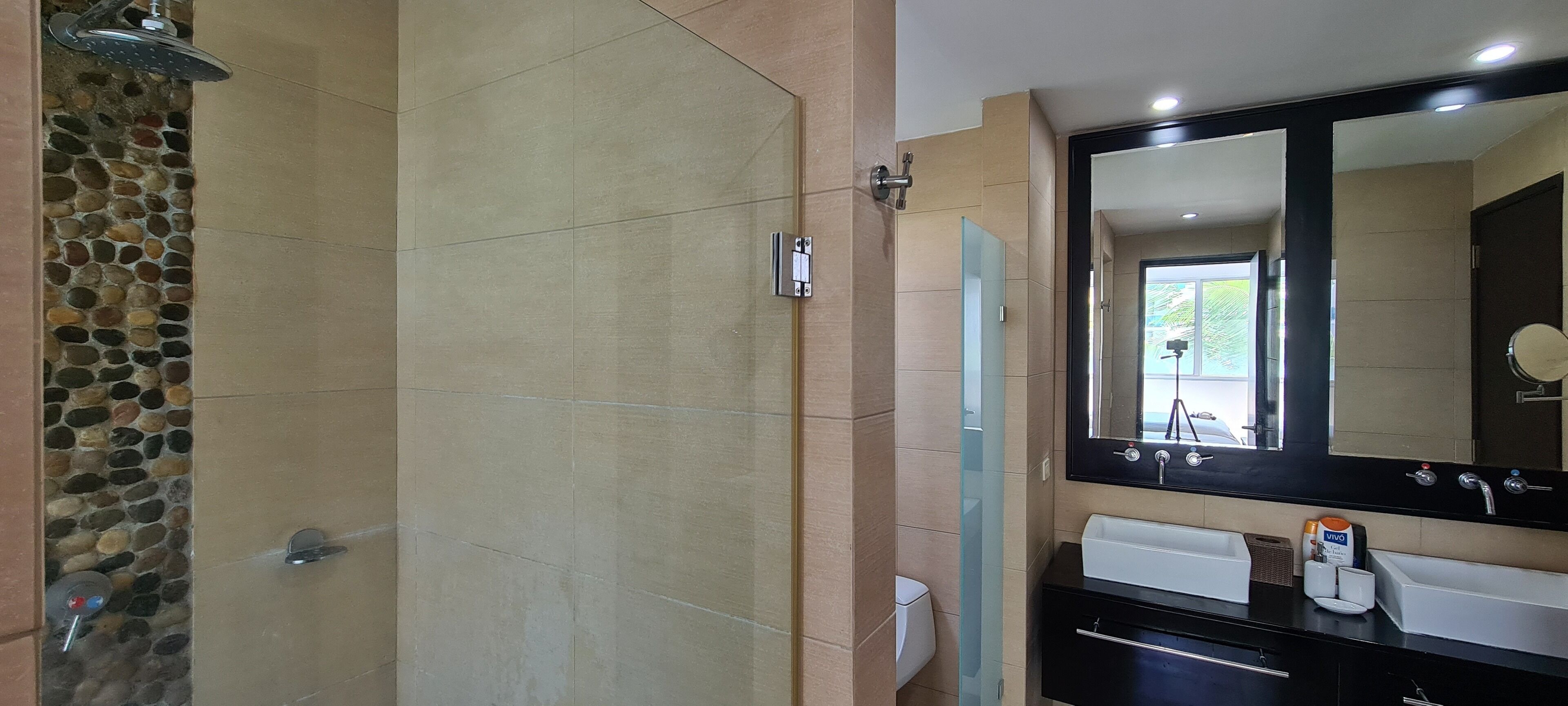 Shower, hair dryer, towels, shampoo