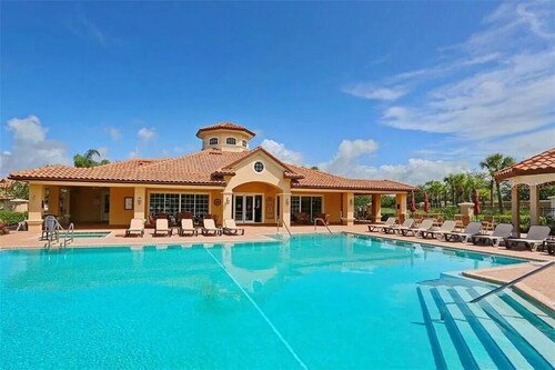 NEW LISTING!! Bright, Spacious, Comfortable 3BR/2Bath in LWR