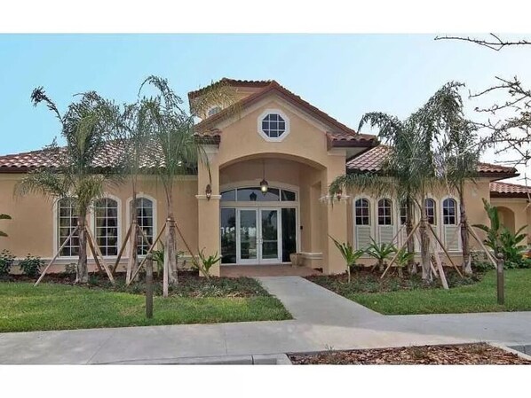 المنشأة من الخارج