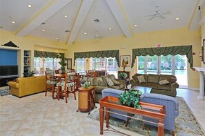 المنشأة من الداخل