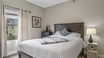 2 habitaciones, escritorio y cortinas blackout