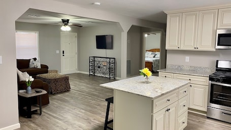 Interior. Twin Oaks Cozy Getaway in Lake Charles