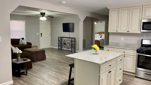 Twin Oaks Cozy Getaway in Lake Charles