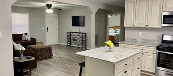 Twin Oaks Cozy Getaway in Lake Charles
