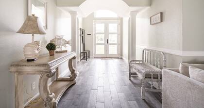 Casa Azul Tampa - 5BR Waterfront Villa w/ Pool