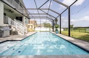 Outdoor pool, a heated pool - Casa Azul Tampa - 5BR Waterfront Villa w/ Pool (Tampa)