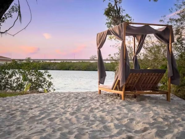 Sun-loungers, beach towels