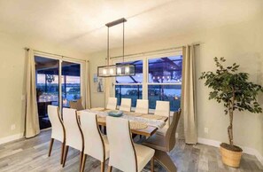 Dining - Casa Azul Tampa - 5BR Waterfront Villa w/ Pool (Tampa)