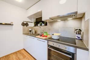 冷蔵庫、オーブン、コンロ、食器洗い機